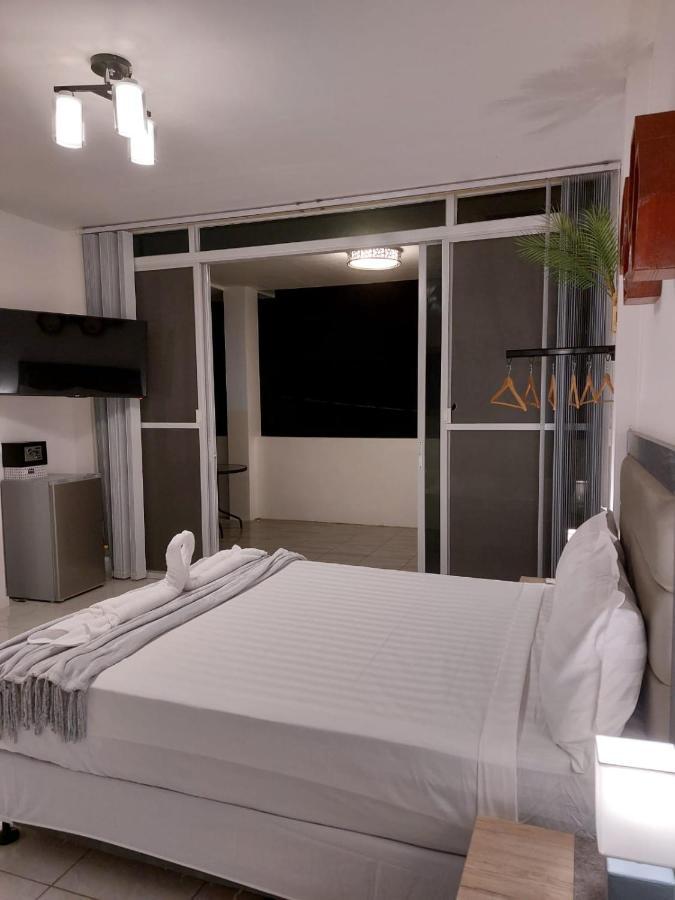 Bonsai Jacuzzi Suites Panglao City Exterior foto