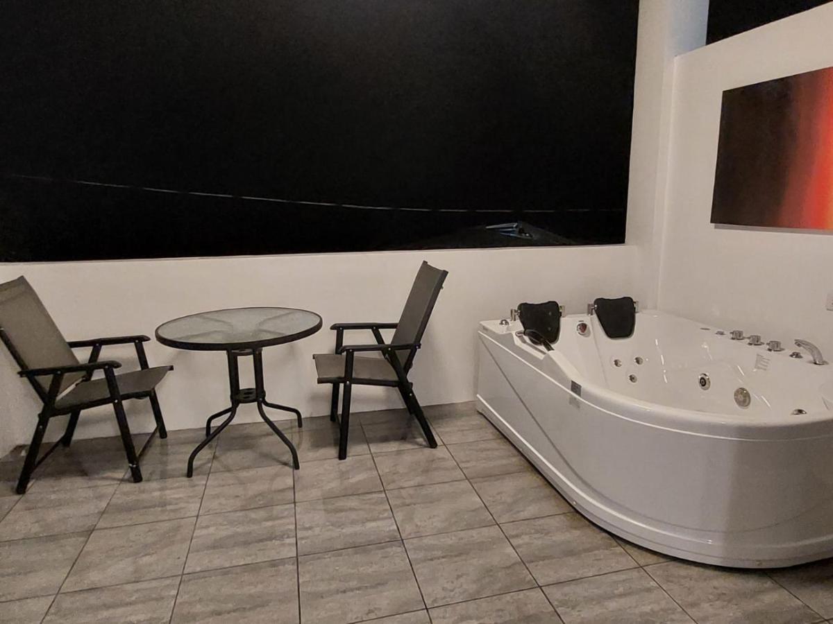 Bonsai Jacuzzi Suites Panglao City Exterior foto