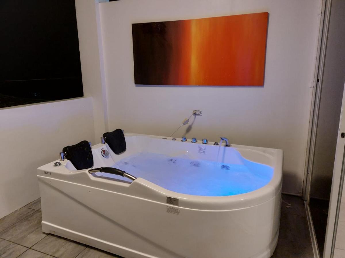 Bonsai Jacuzzi Suites Panglao City Exterior foto