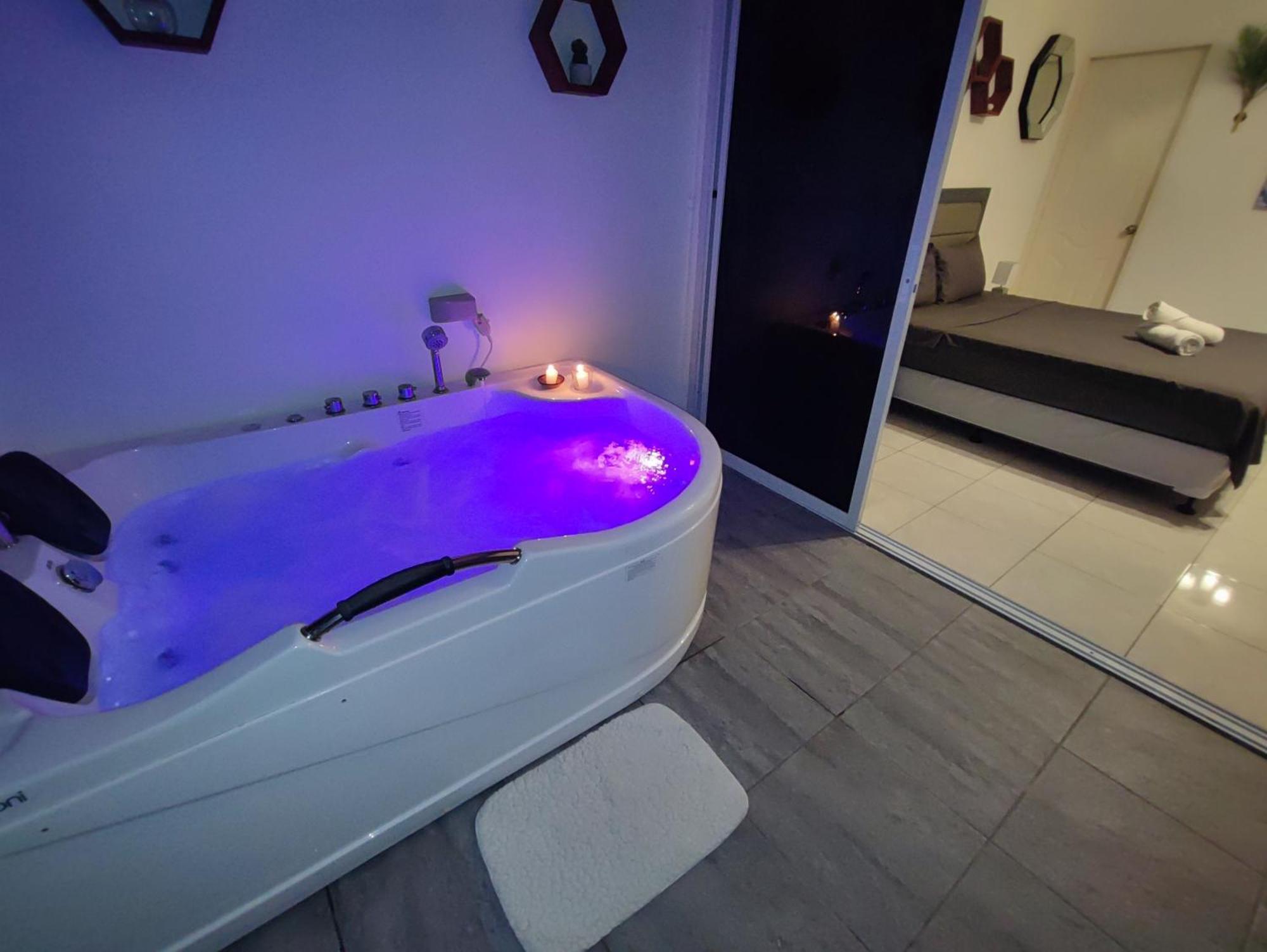 Bonsai Jacuzzi Suites Panglao City Exterior foto