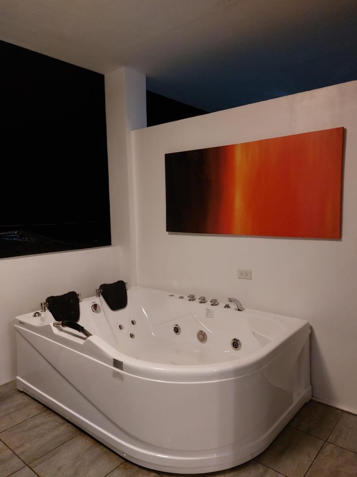 Bonsai Jacuzzi Suites Panglao City Exterior foto