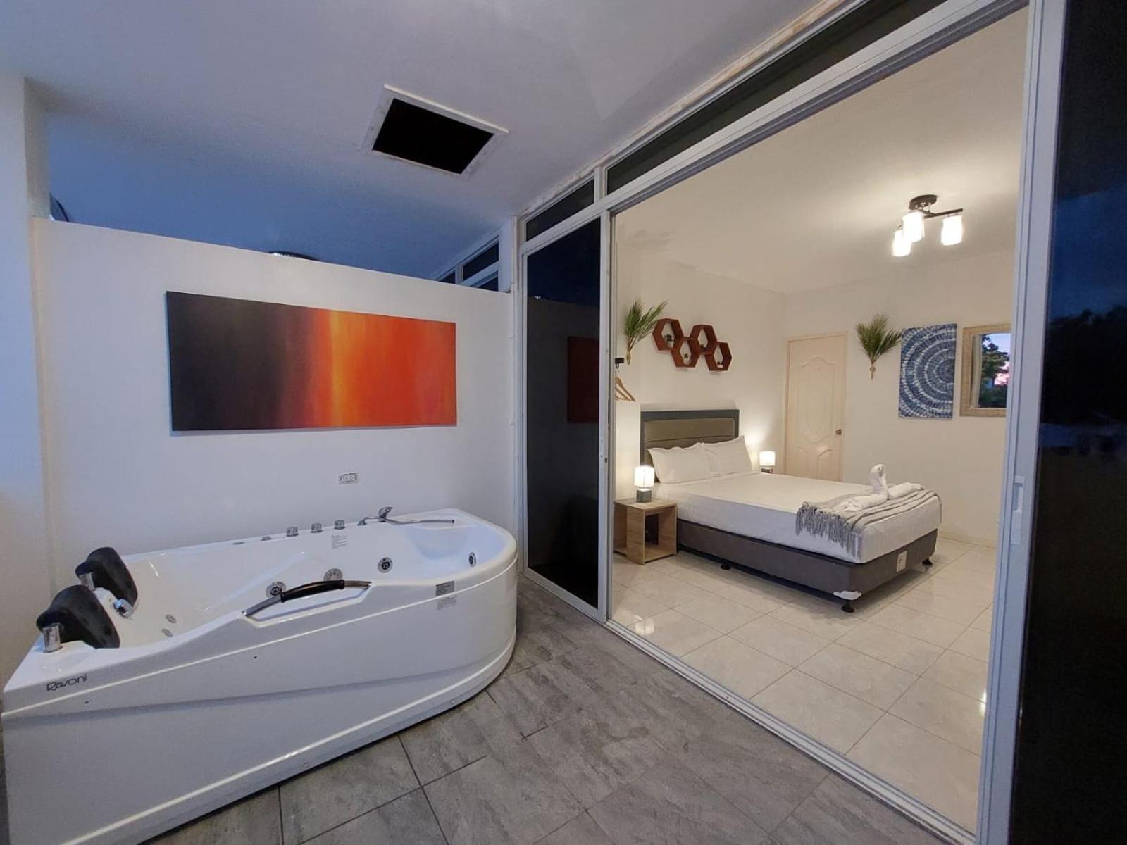 Bonsai Jacuzzi Suites Panglao City Exterior foto
