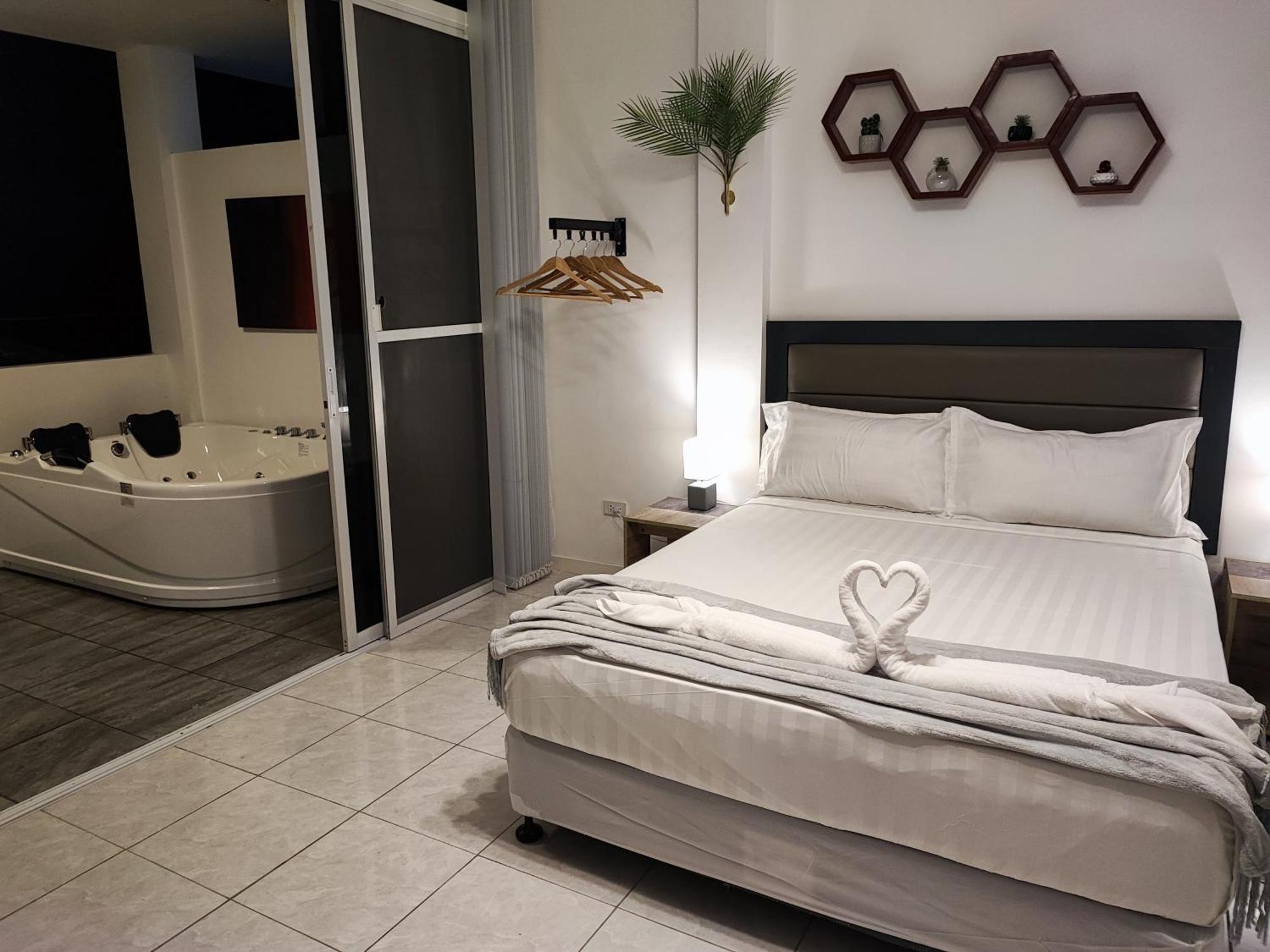 Bonsai Jacuzzi Suites Panglao City Exterior foto
