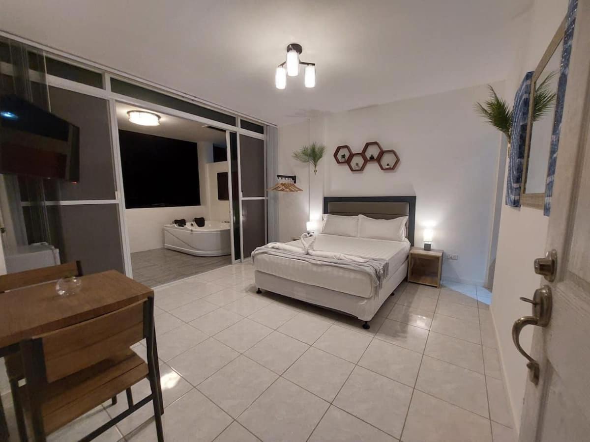 Bonsai Jacuzzi Suites Panglao City Exterior foto